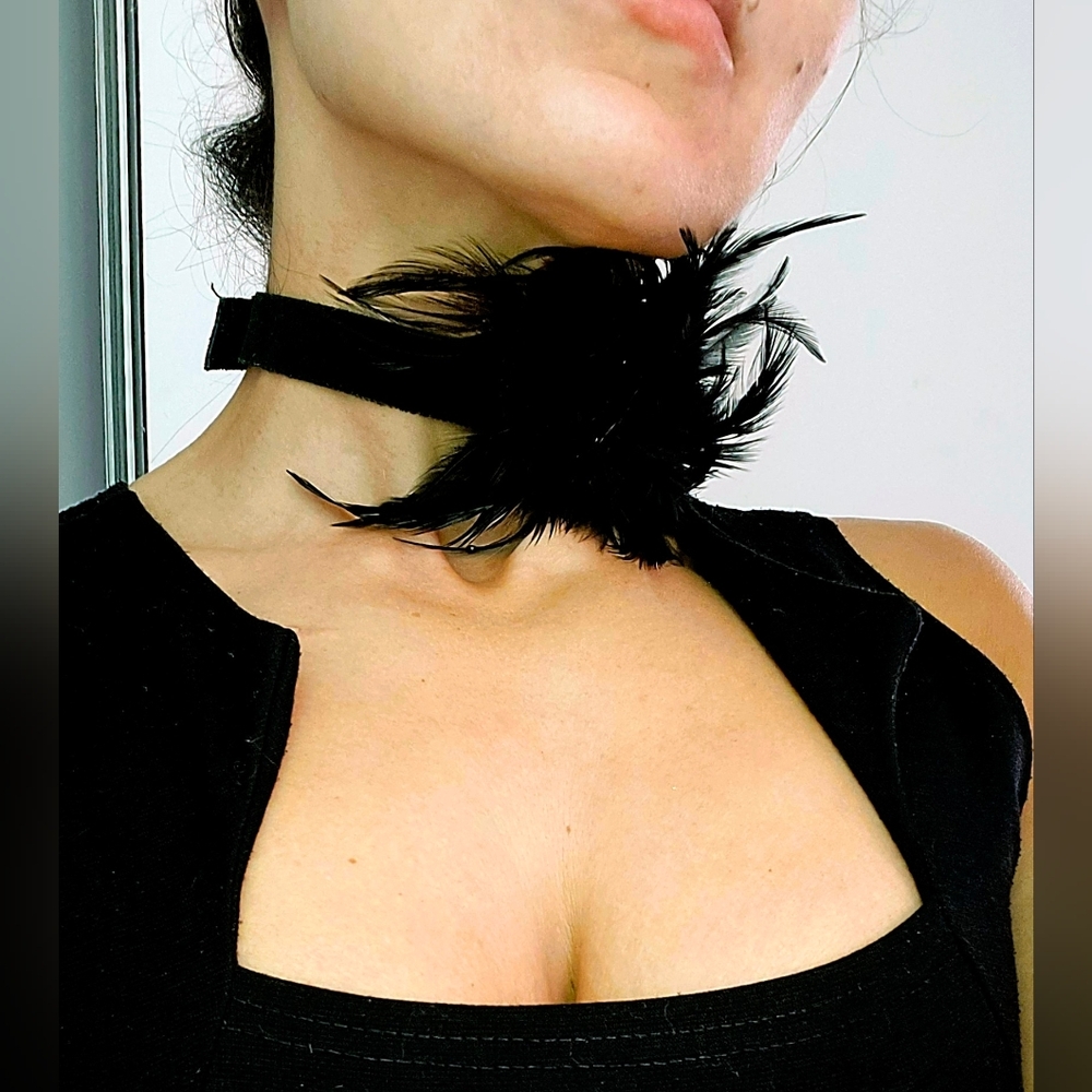 Elegant Black Feather & Rhinestones Choker - Picture 9 of 11